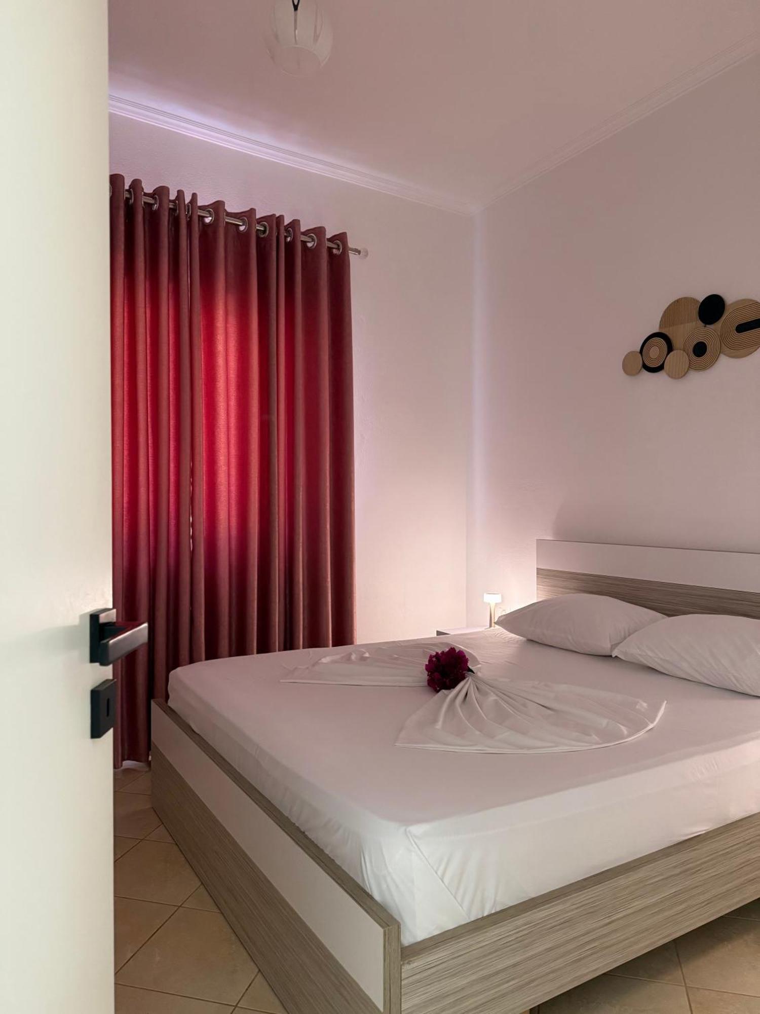 Xhibo Apartments Sarande Bagian luar foto