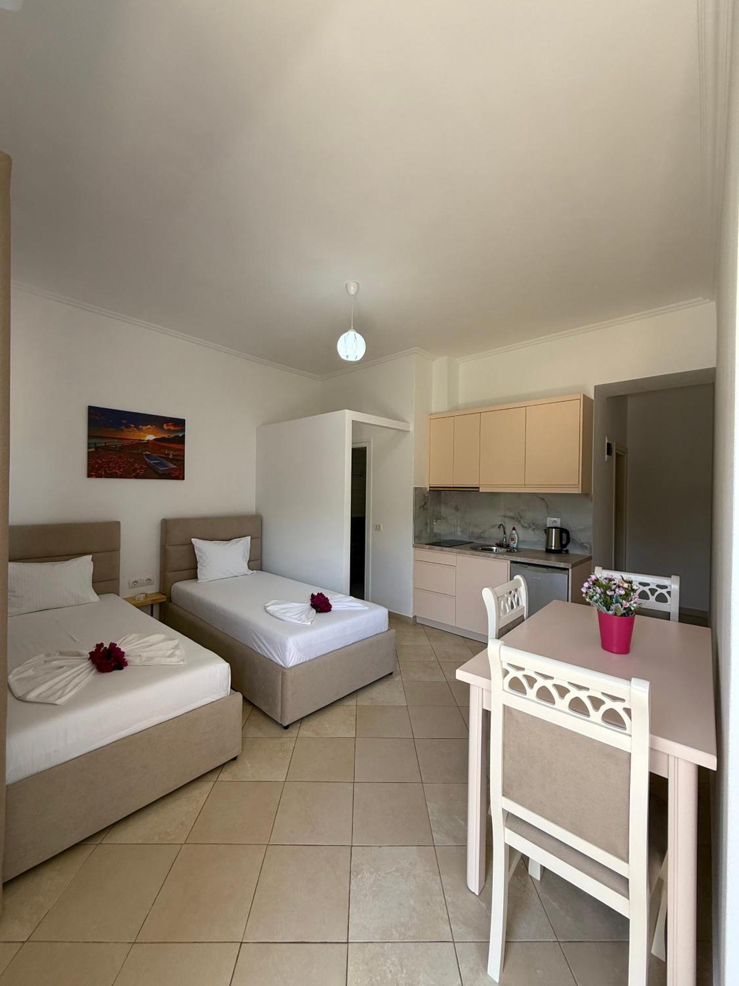 Xhibo Apartments Sarande Bagian luar foto